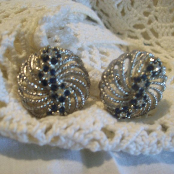 Lisner Screw back Earrings Signed/ Silver tone with Rhinestones/ Vintage Jewelry - Picture 1 of 6